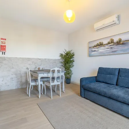 Bay View Traditional House In Center