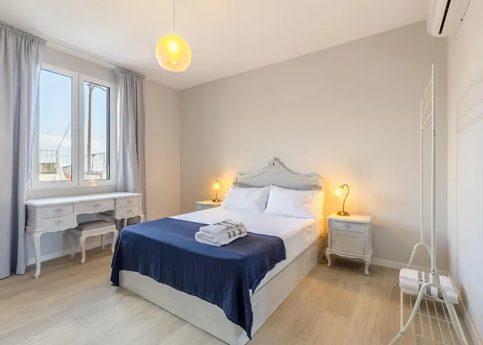 Bay View Traditional House In Center Apartmán